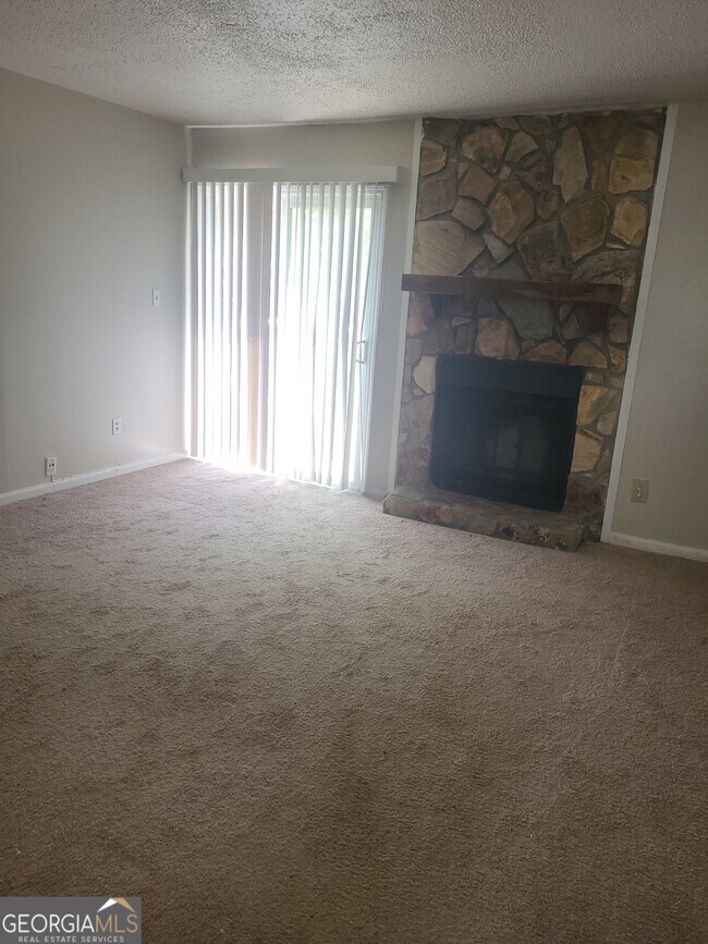 Photo - 6330 Holcomb Way