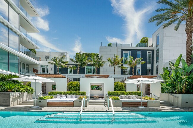 Photo - 9000 W 3rd St