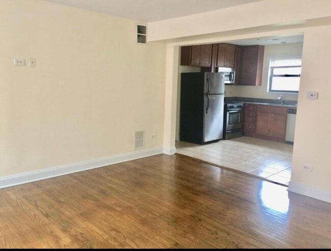 Photo - 1344 W Chase Ave Unit TWO BEDROOMS - 1348 3