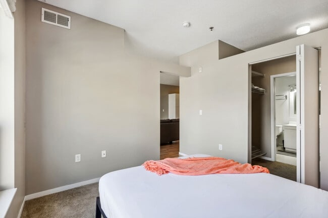 Photo - 616 Washington Ave S Unidad SI ID1014643P