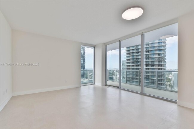 Photo - 1050 Brickell Ave Unidad 3214 Rental