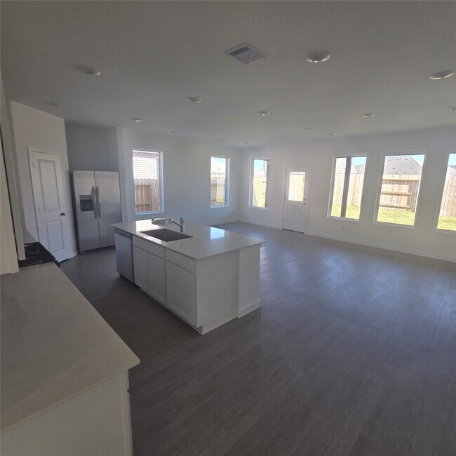 Photo - 6814 Yellow Jessamine Ln