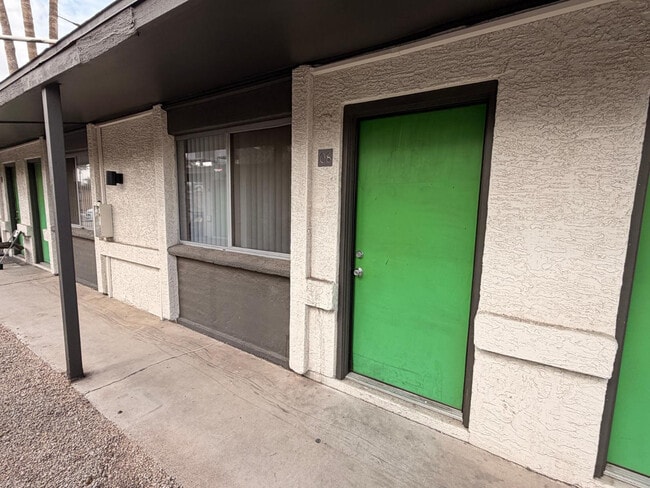 Building Photo - 6802 W Glendale Ave Unit 8