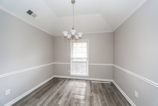 Photo - 5036 Brooksbank Cove S