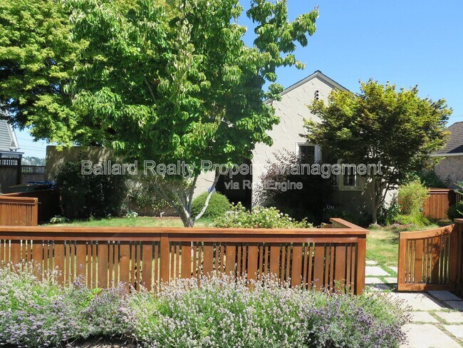 Photo - 3246 Conkling Pl W