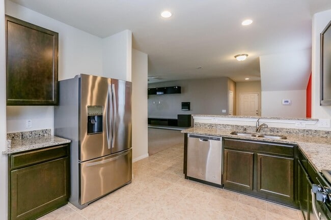 Building Photo - 914 Canyon Hill Ln Rental