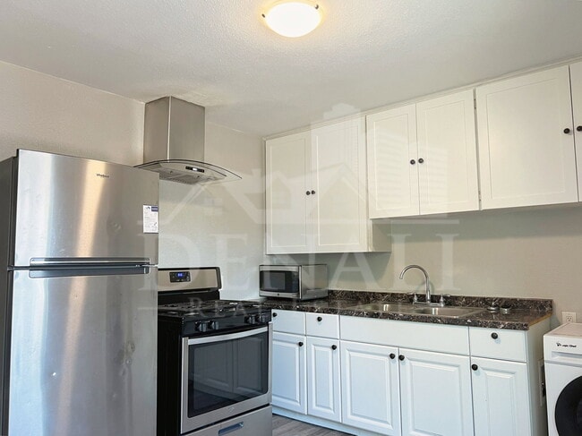 Building Photo - 2726 E Willetta St