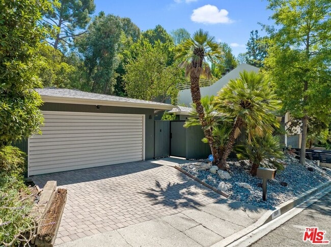 Photo - 2820 Nichols Canyon Pl