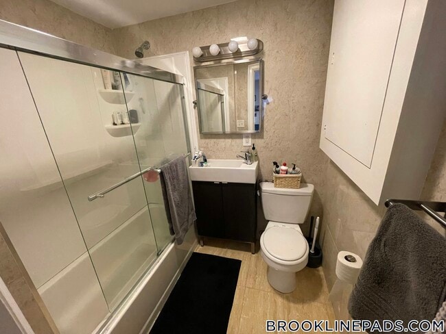 Photo - 1203 Beacon St Unit 4