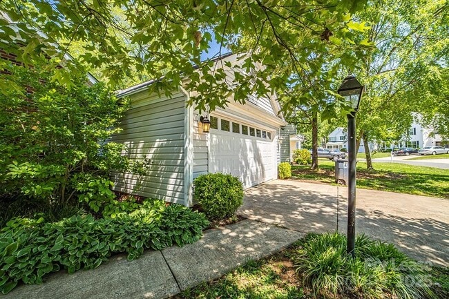 Photo - 3503 Brooktree Ln