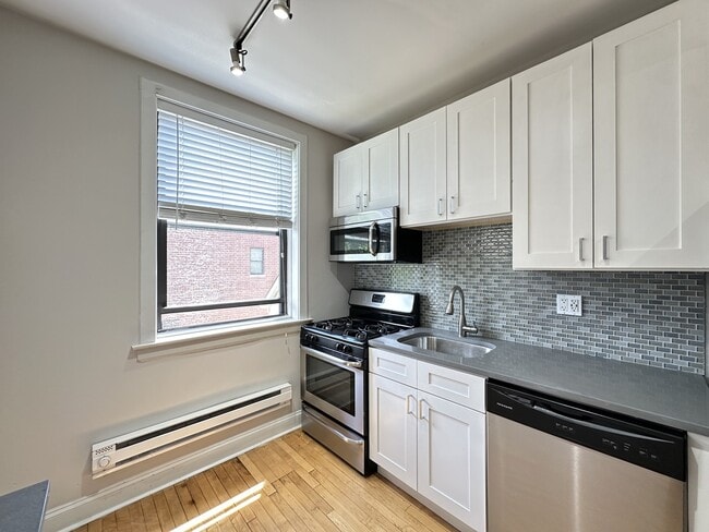 Photo - 2245 N Rockwell St Unidad 2A