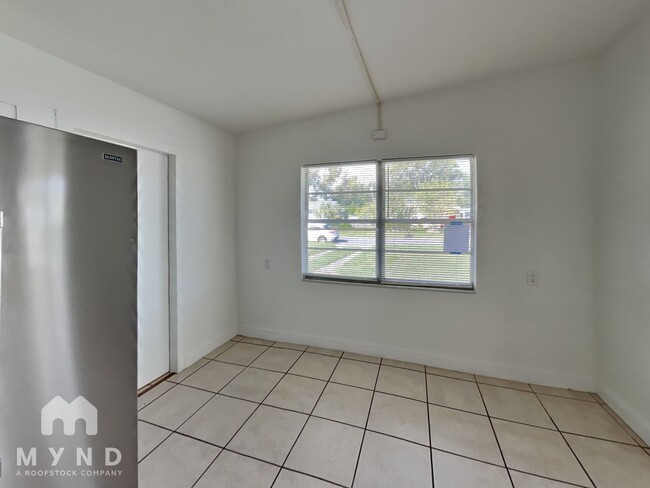 Photo - 7563 Meadowlawn Dr N