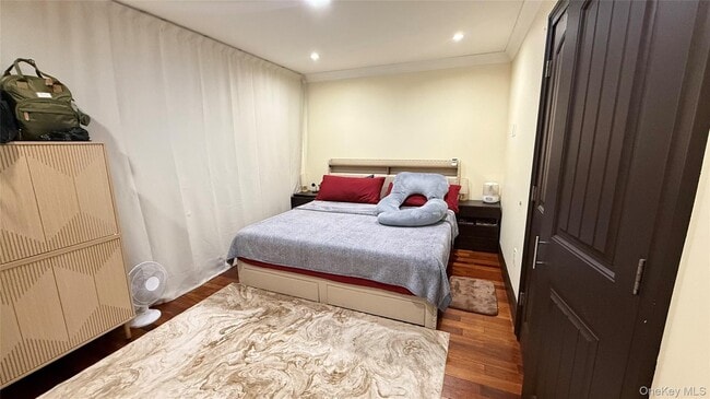 Building Photo - 190-18 Woodhull Ave