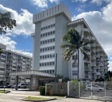 Building Photo - 16740 NE 9th Ave Unit 303