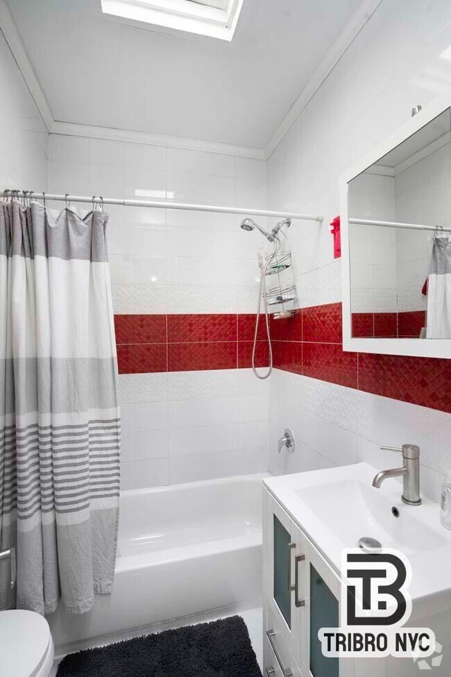 Building Photo - 3 bedroom in ASTORIA NY 11105 Unit 4 Rental