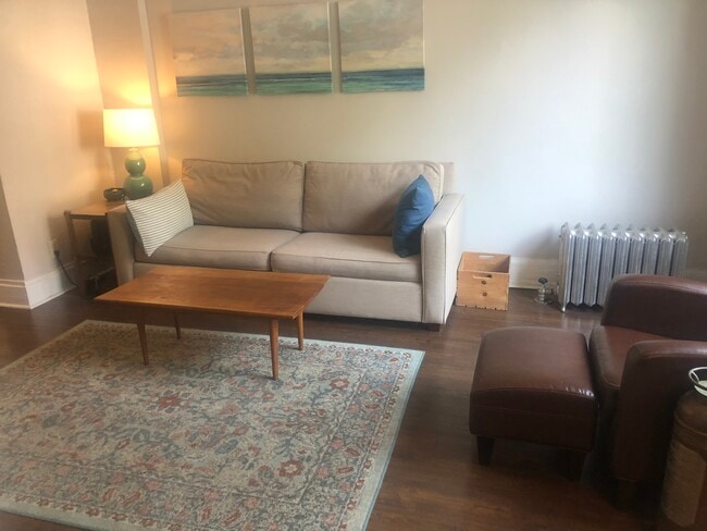 Living Room - 1409 N Maplewood Ave Unit 1