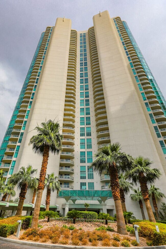 Photo - Turnberry Tower Beauty With Stunning Views Condo Unit 1105