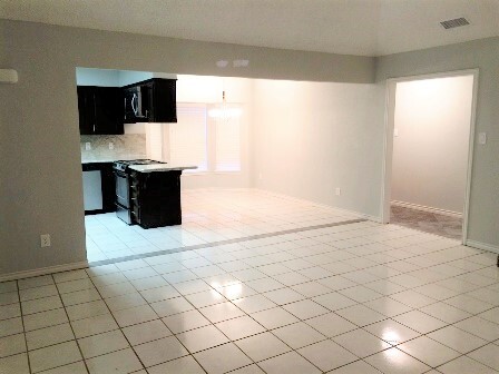 Photo - 113 E Blancas Dr