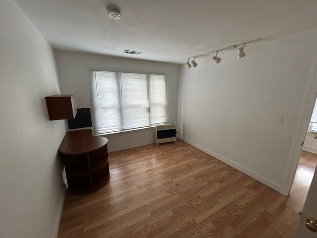 Building Photo - 158 S Main St Unit 3 Rental