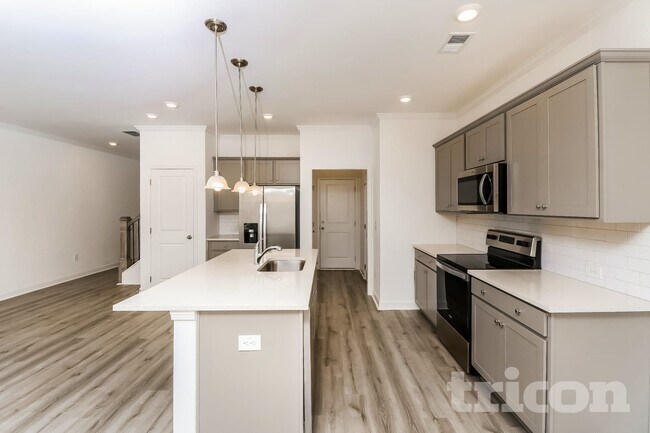 Photo - 165 E Rdg Wy