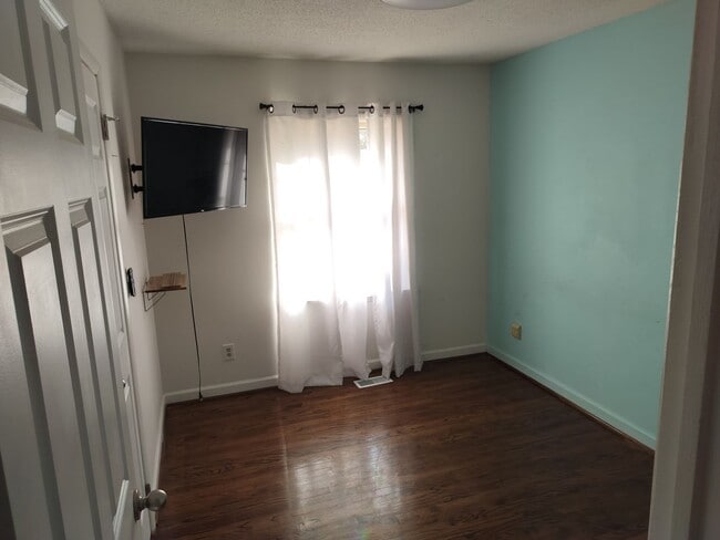 Photo - Near Liberty