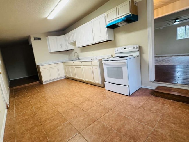 Photo - 1334 State St