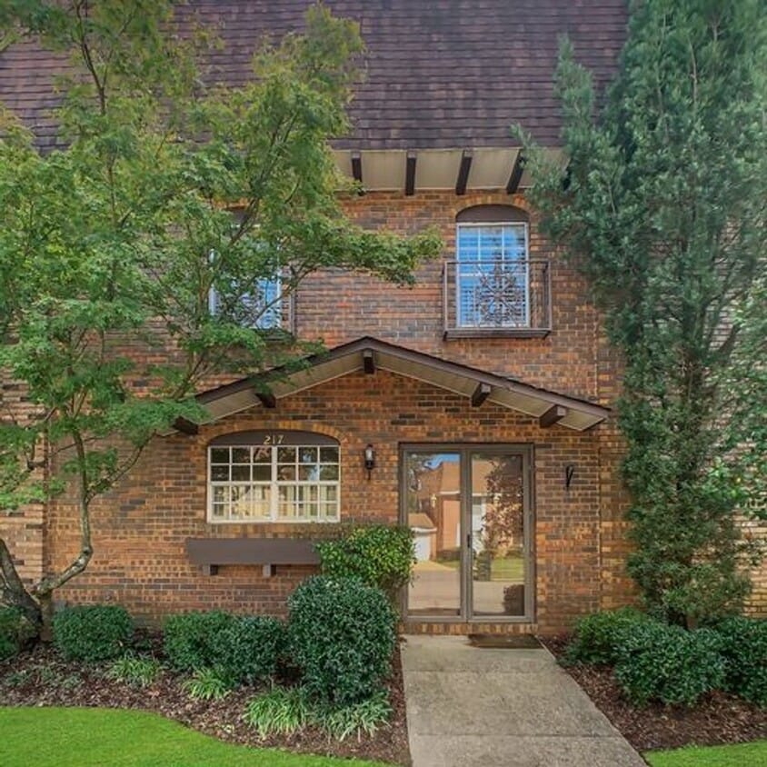 Cozy 3 Bed 2 Bath Available Fall 2025! - Cozy 3 Bed 2 Bath Available Fall 2025!