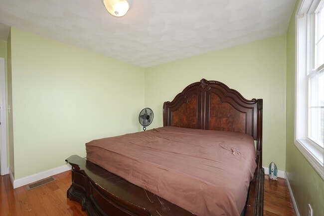 Photo - 117 Manchester St