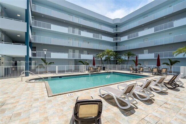 Photo - 8261 NW 8th St Unidad 325