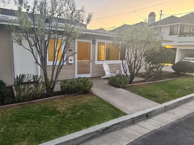 Photo - 621 Larkspur Ave