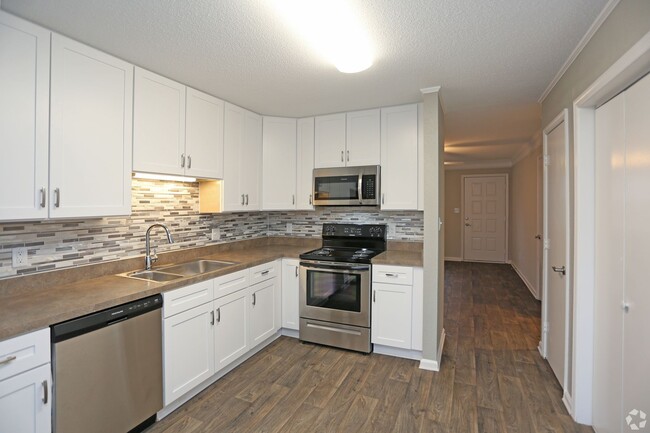 Renovated Kitchen with Backsplash - Salem Ridge Apartments