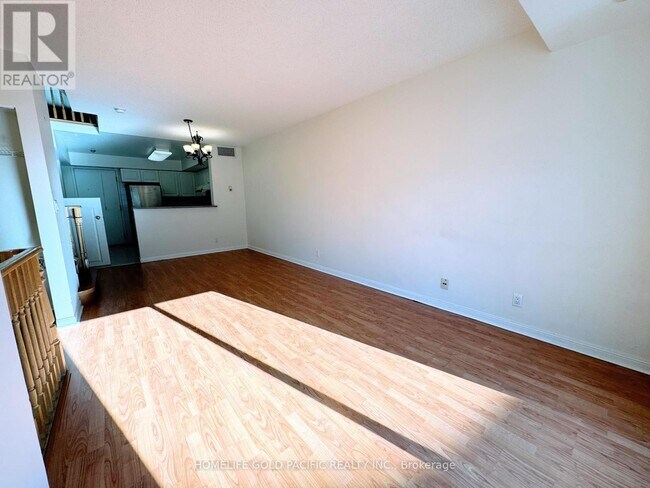 Photo - 28 Sommerset Way