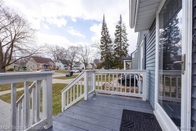 Photo - 1621 Whitcomb Ave