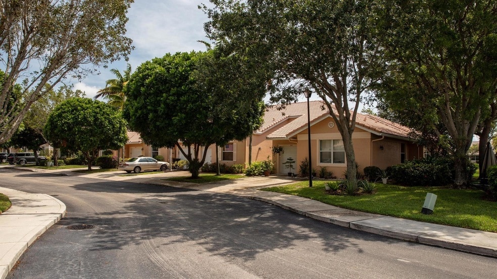 Photo - 219 Coral Trace Ln