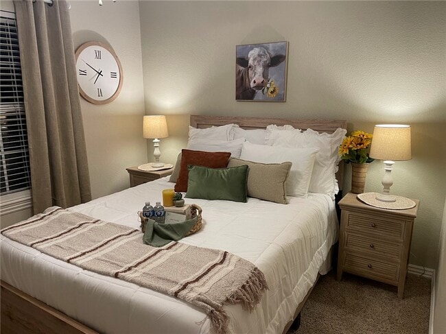 Building Photo - 3909 SW Surrey Ave