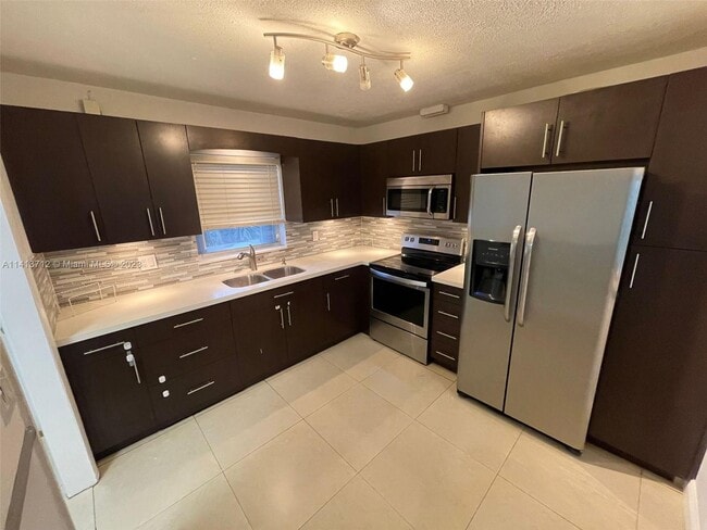 Building Photo - 5170 SW 40th Ave Rental