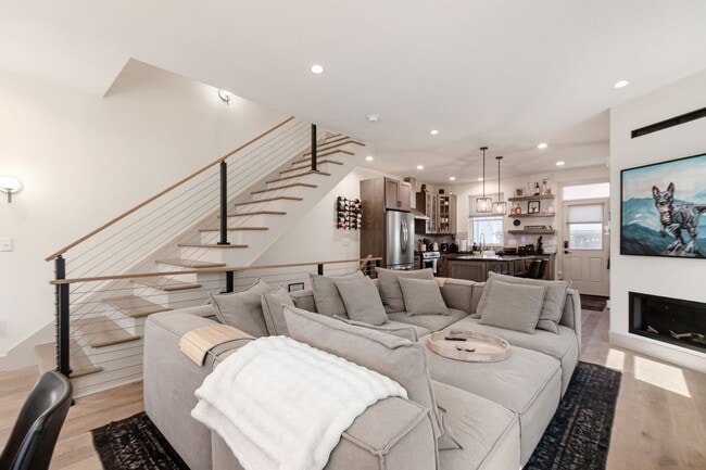 Photo - 1196 Hamlet St