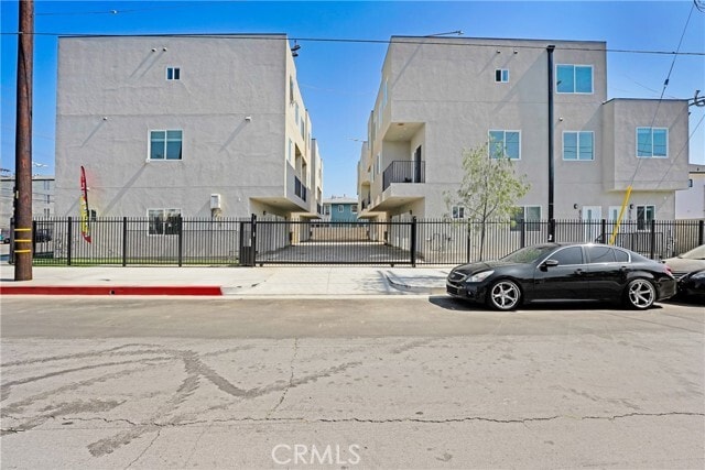 Photo - 11954 Vanowen St