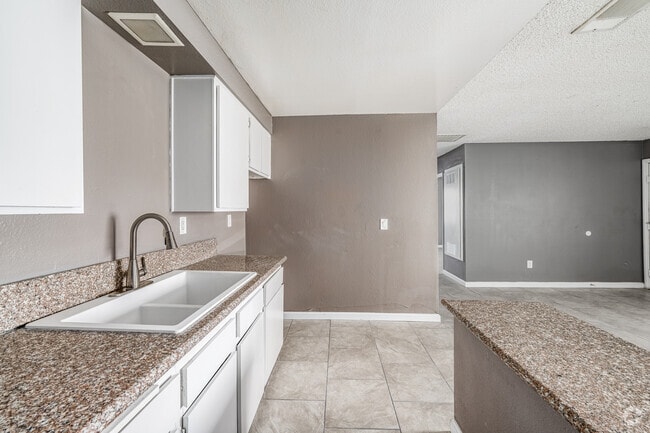 2BR, 1BA - 600SF - Kitchen