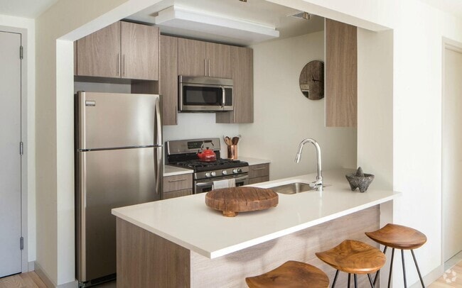 Building Photo - 1133 Manhattan Ave Rental
