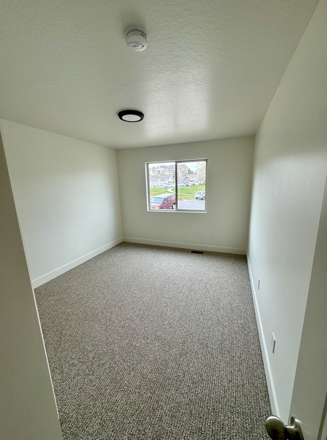 Photo - 172 W Autumn Ln