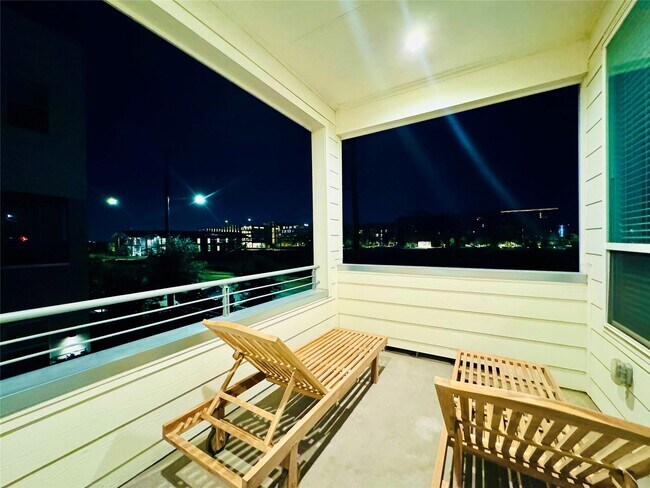 Photo - 2717 Clinton Dr