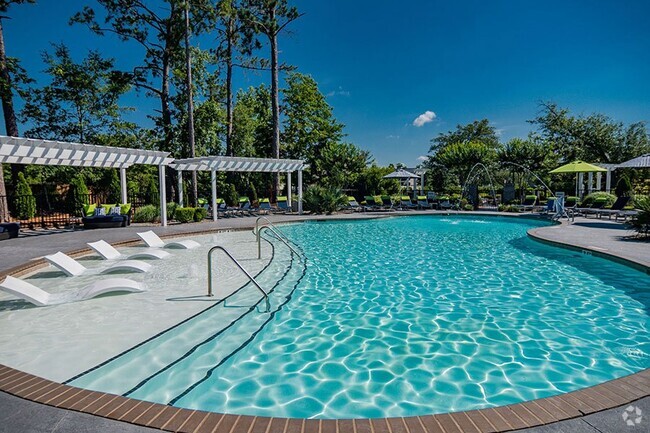 Sparkling Swimming Pool at Belle Meade Apartments in Wilmington, NC - Belle Meade Rental