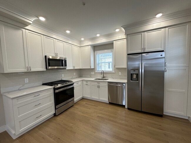 2 Rossmore Rd Unit 2
