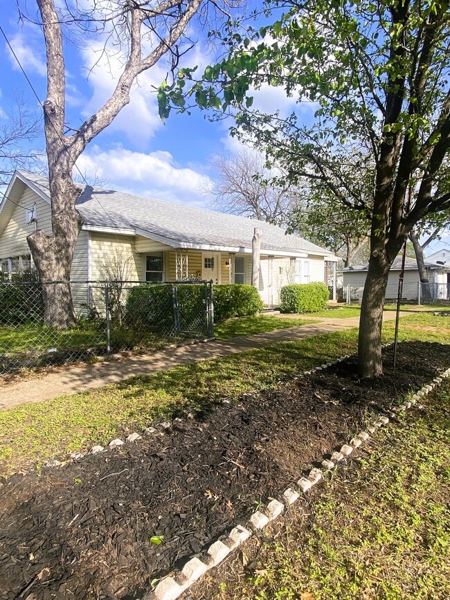 Photo - 308 N Shawnee St