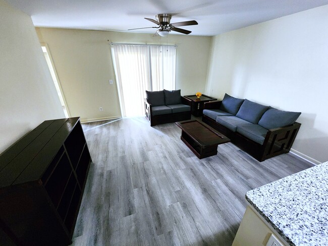 Livingroom - 1348 Hunters Rd Unit C