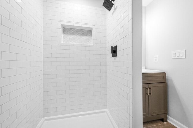 Photo - 342 E Barnard St