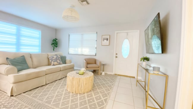 Photo - 2039 Monroe Ave