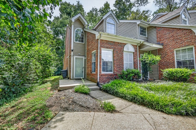 Building Photo - 440 English Ivy Dr
