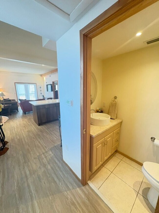 Photo - Beautiful condo with parking for rent ~!